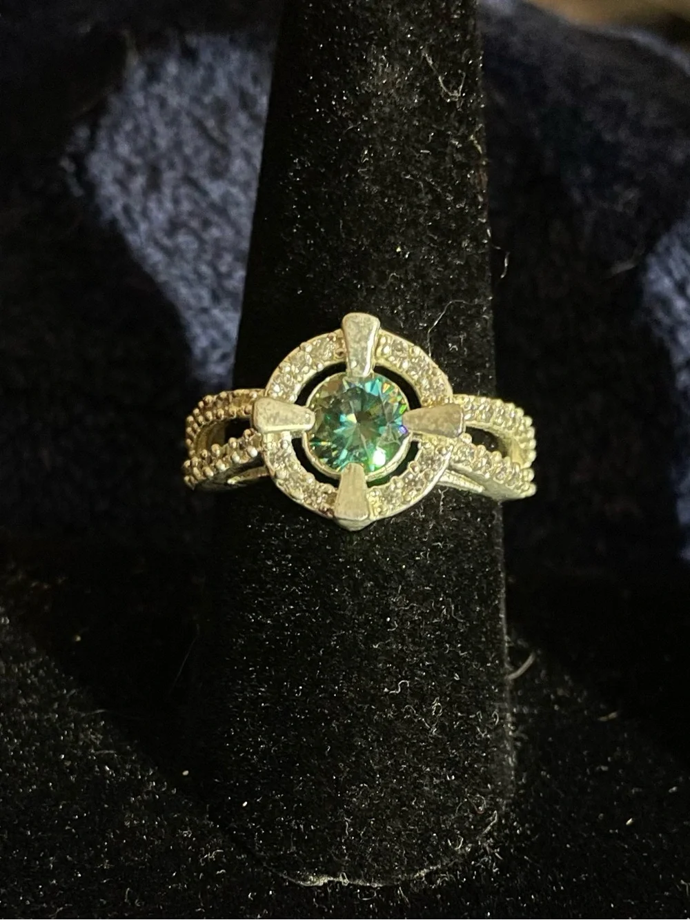 Unique Design Certified 2.58 Carat Green Diamond Ring